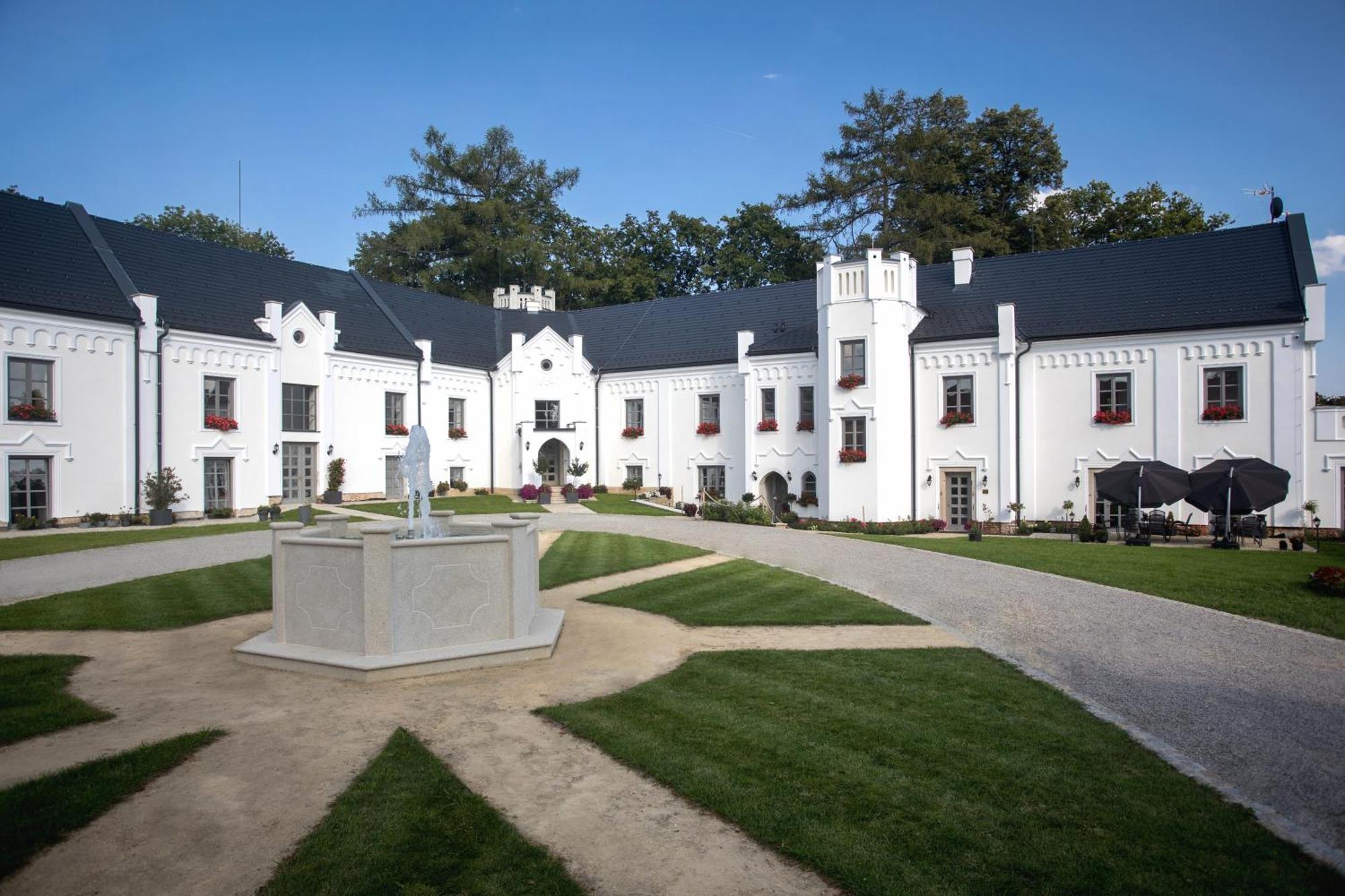 Zamek Kvasetice Hotel Havlíčkŭv Brod Exterior photo